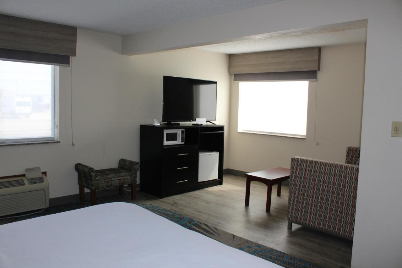 Reston Inn & Suites Spencer 外观 照片